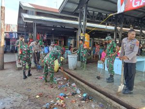 Pelihara Kebersihan, Koramil Ansus Lakukan Pembersihan Lingkungan Pasar